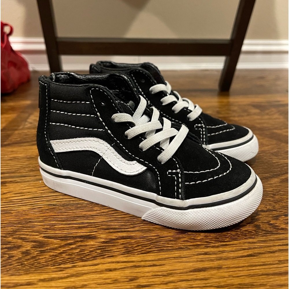 Toddler Unisex 8 Vans Sk8-Hi Top Classic Black and White Sneakers 8c